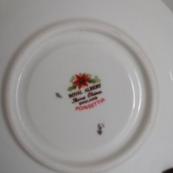 Royal Albert Poinsettia Yuletide Teacup And Saucer, England Bone China Christmas - Picture 2 of 13